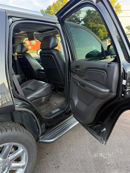 2012 GMC Yukon Denali - Photo 18 - Elkhart, IN 46514