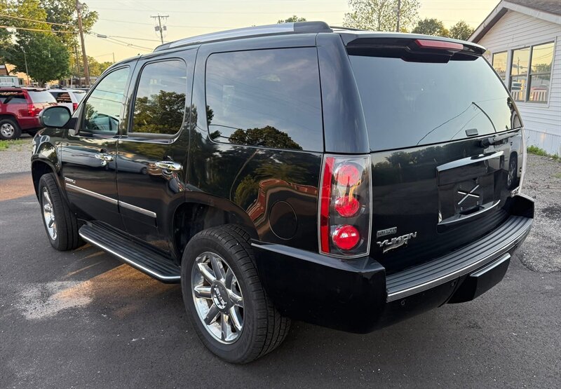 2012 GMC Yukon Denali - Photo 3 - Elkhart, IN 46514