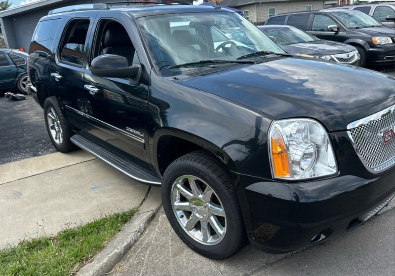 2012 GMC Yukon Denali - Photo 4 - Elkhart, IN 46514