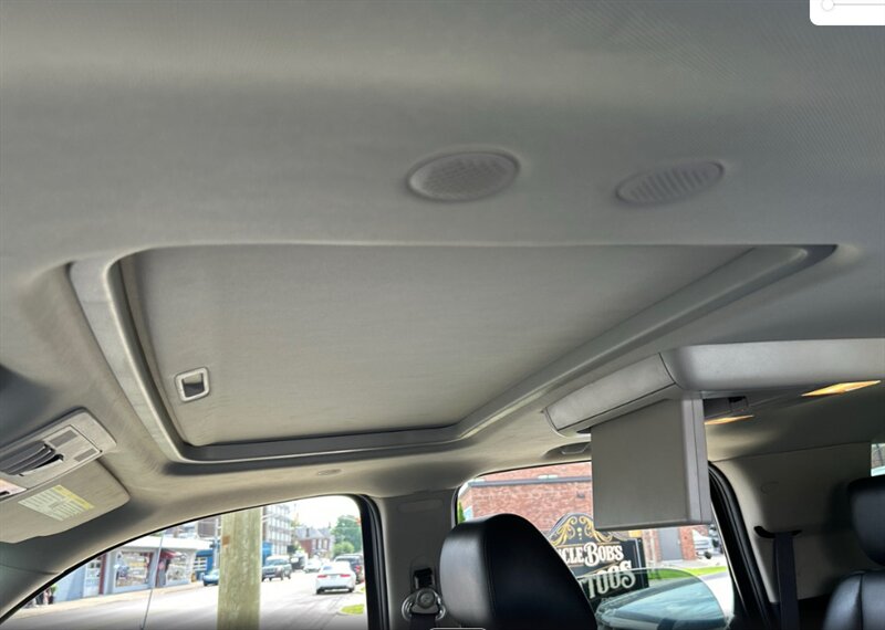 2012 GMC Yukon Denali - Photo 7 - Elkhart, IN 46514