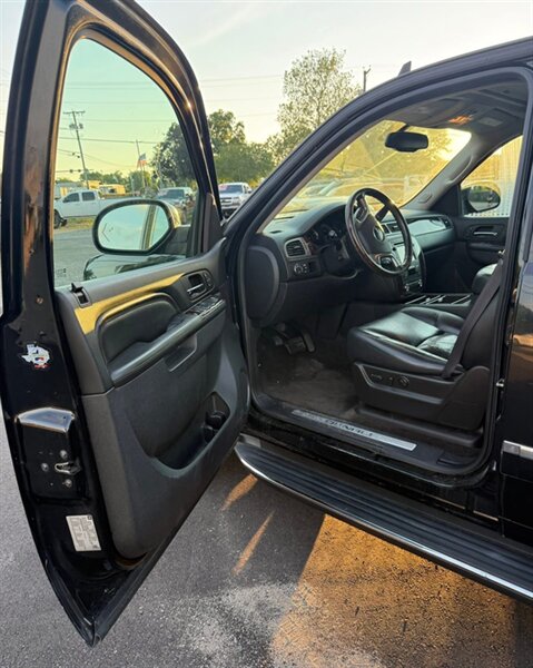 2012 GMC Yukon Denali - Photo 10 - Elkhart, IN 46514
