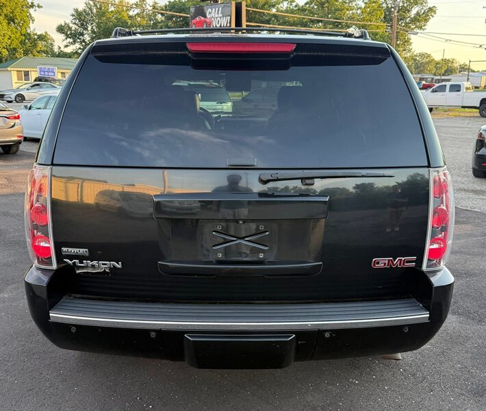 2012 GMC Yukon Denali - Photo 7 - Elkhart, IN 46514
