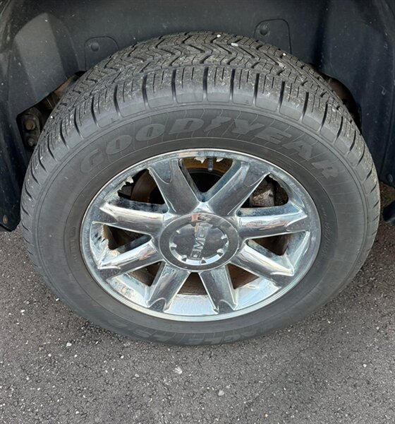 2012 GMC Yukon Denali - Photo 21 - Elkhart, IN 46514