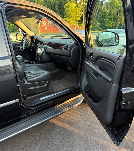 2012 GMC Yukon Denali - Photo 15 - Elkhart, IN 46514