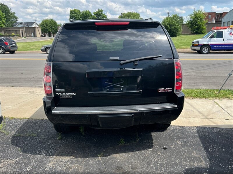 2012 GMC Yukon Denali - Photo 3 - Elkhart, IN 46514