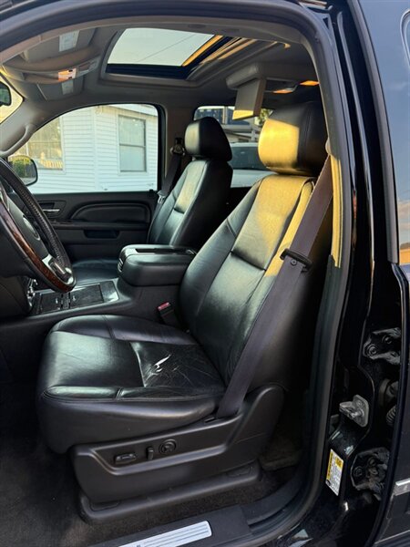 2012 GMC Yukon Denali - Photo 11 - Elkhart, IN 46514