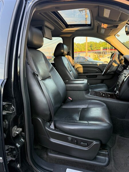 2012 GMC Yukon Denali - Photo 17 - Elkhart, IN 46514