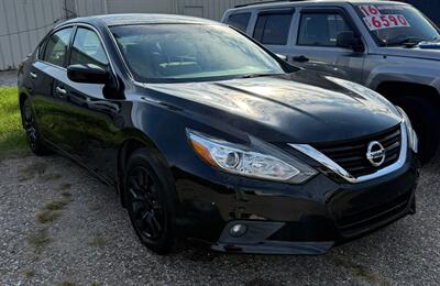 2017 Nissan Altima 2.5 S   - Photo 2 - Elkhart, IN 46514