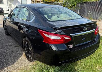 2017 Nissan Altima 2.5 S   - Photo 4 - Elkhart, IN 46514