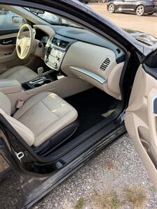 2017 Nissan Altima 2.5 S   - Photo 11 - Elkhart, IN 46514