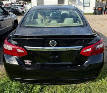2017 Nissan Altima 2.5 S   - Photo 6 - Elkhart, IN 46514