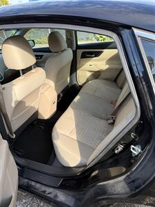2017 Nissan Altima 2.5 S   - Photo 9 - Elkhart, IN 46514