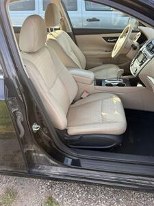 2017 Nissan Altima 2.5 S   - Photo 12 - Elkhart, IN 46514