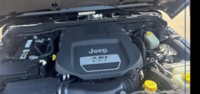 2013 Jeep Wrangler Unlimited Sahara   - Photo 6 - Elkhart, IN 46514