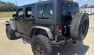 2013 Jeep Wrangler Unlimited Sahara   - Photo 2 - Elkhart, IN 46514