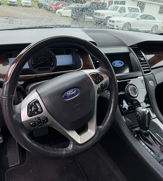 2016 Ford Taurus Limited - Photo 10 - Elkhart, IN 46514
