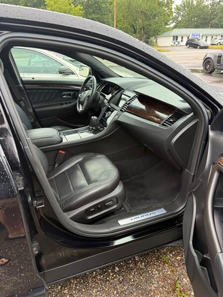2016 Ford Taurus Limited - Photo 13 - Elkhart, IN 46514