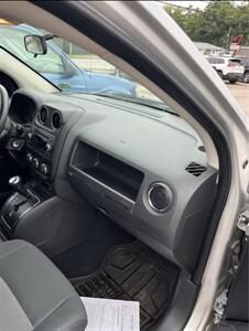 2012 Jeep Compass Sport   - Photo 10 - Elkhart, IN 46514