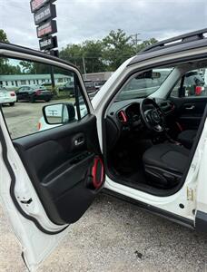 2017 Jeep Renegade Trailhawk   - Photo 7 - Elkhart, IN 46514