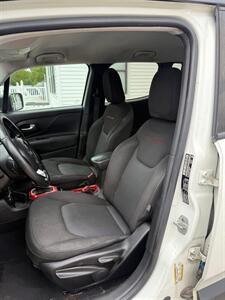 2017 Jeep Renegade Trailhawk   - Photo 8 - Elkhart, IN 46514
