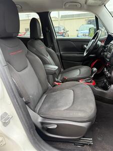 2017 Jeep Renegade Trailhawk   - Photo 14 - Elkhart, IN 46514