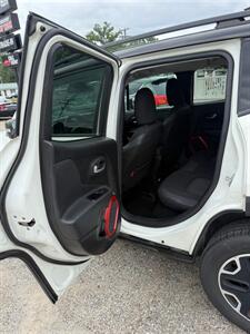 2017 Jeep Renegade Trailhawk   - Photo 10 - Elkhart, IN 46514