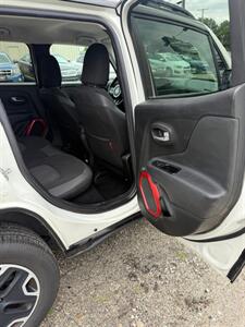 2017 Jeep Renegade Trailhawk   - Photo 15 - Elkhart, IN 46514