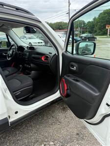 2017 Jeep Renegade Trailhawk   - Photo 12 - Elkhart, IN 46514