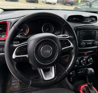 2017 Jeep Renegade Trailhawk   - Photo 9 - Elkhart, IN 46514