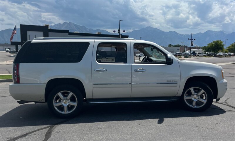 2013 GMC Yukon XL Denali - Photo 4 - Elkhart, IN 46514