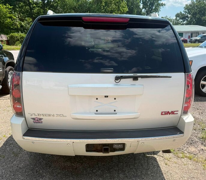 2013 GMC Yukon XL Denali - Photo 15 - Elkhart, IN 46514