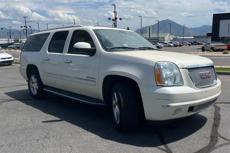 2013 GMC Yukon XL Denali - Photo 3 - Elkhart, IN 46514