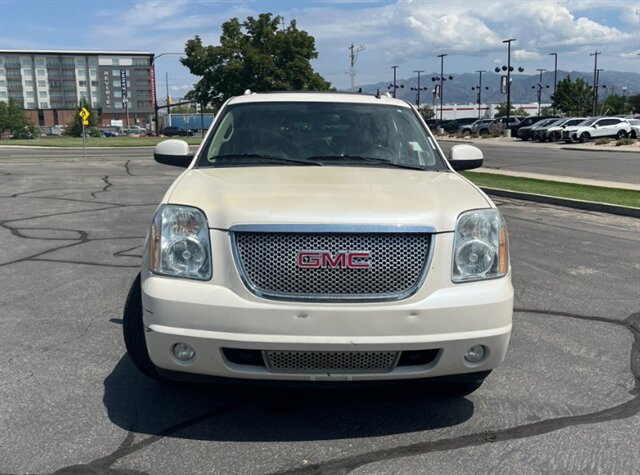 2013 GMC Yukon XL Denali - Photo 2 - Elkhart, IN 46514