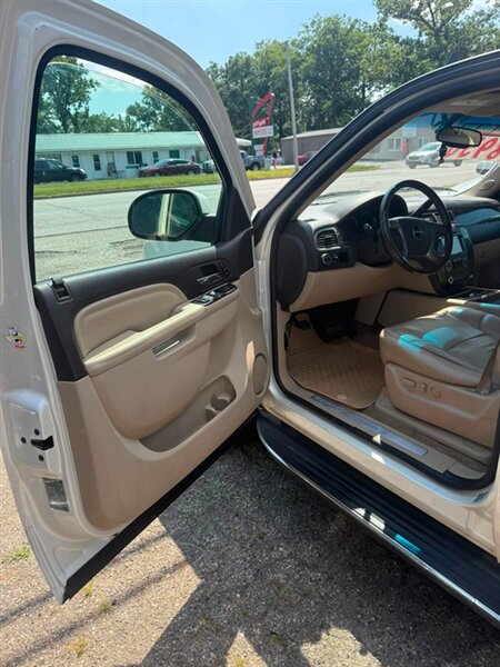 2013 GMC Yukon XL Denali - Photo 16 - Elkhart, IN 46514