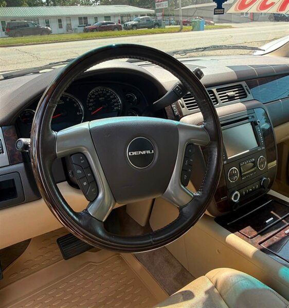 2013 GMC Yukon XL Denali - Photo 18 - Elkhart, IN 46514