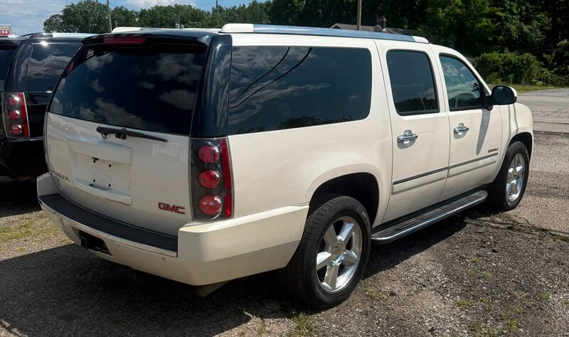 2013 GMC Yukon XL Denali - Photo 14 - Elkhart, IN 46514