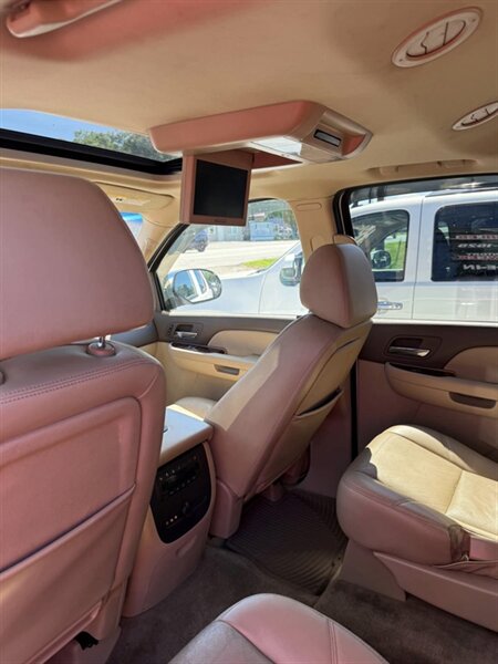 2009 Chevrolet Tahoe LTZ - Photo 9 - Elkhart, IN 46514