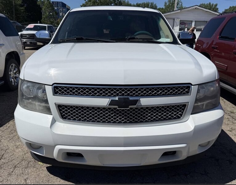 2009 Chevrolet Tahoe LTZ - Photo 5 - Elkhart, IN 46514
