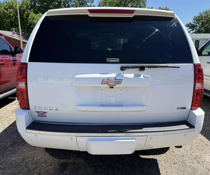 2009 Chevrolet Tahoe LTZ - Photo 6 - Elkhart, IN 46514