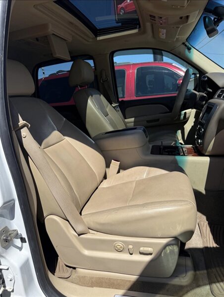 2009 Chevrolet Tahoe LTZ - Photo 15 - Elkhart, IN 46514