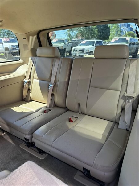 2009 Chevrolet Tahoe LTZ - Photo 14 - Elkhart, IN 46514
