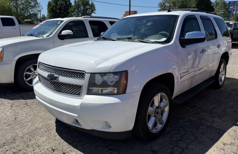 2009 Chevrolet Tahoe LTZ - Photo 2 - Elkhart, IN 46514