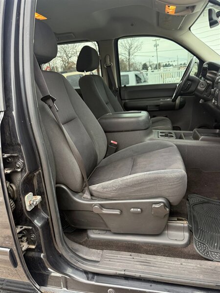 2009 Chevrolet Silverado 1500 LT - Photo 15 - Elkhart, IN 46514