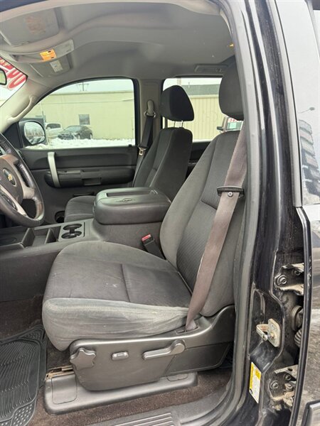 2009 Chevrolet Silverado 1500 LT - Photo 9 - Elkhart, IN 46514