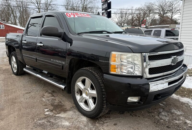 2009 Chevrolet Silverado 1500 LT - Photo 2 - Elkhart, IN 46514