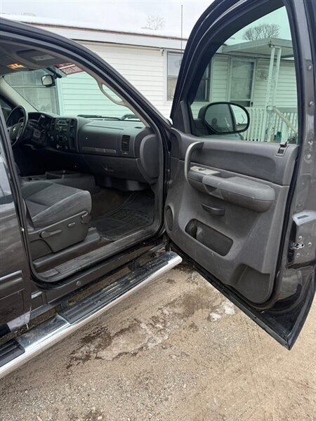 2009 Chevrolet Silverado 1500 LT - Photo 13 - Elkhart, IN 46514