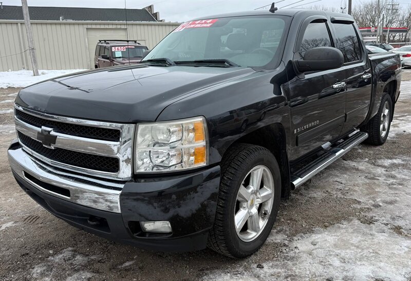2009 Chevrolet Silverado 1500 LT - Photo 1 - Elkhart, IN 46514