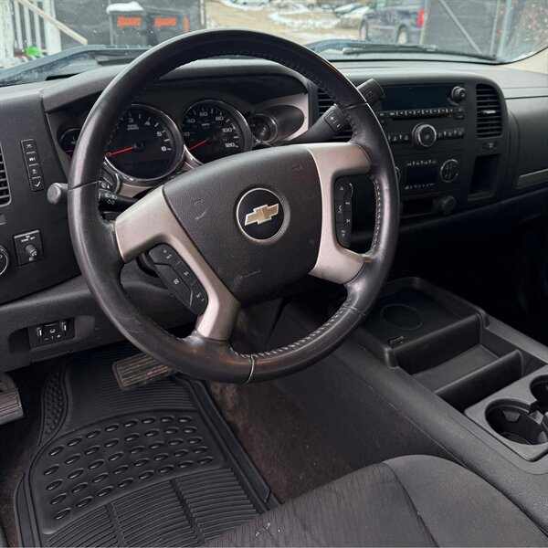 2009 Chevrolet Silverado 1500 LT - Photo 10 - Elkhart, IN 46514