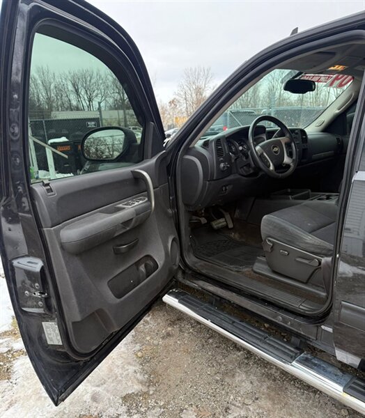 2009 Chevrolet Silverado 1500 LT - Photo 8 - Elkhart, IN 46514