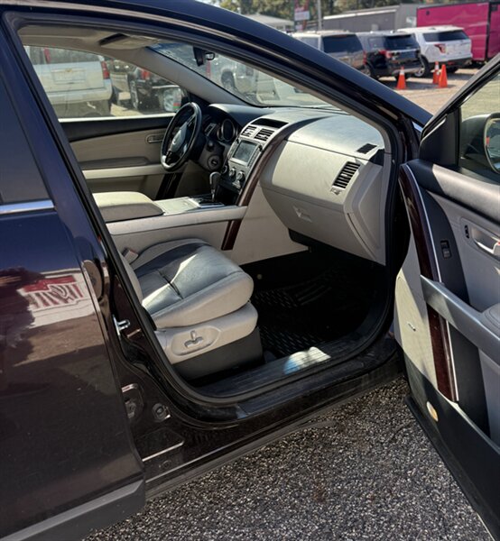 2009 Mazda CX-9 Sport - Photo 11 - Elkhart, IN 46514